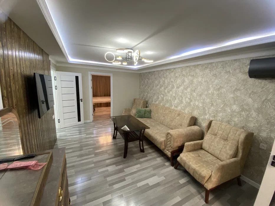 Apartments in Chilanzar 8, near TC Parus. Urgent sale.