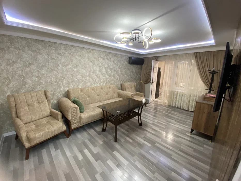 Apartments in Chilanzar 8, near TC Parus. Urgent sale.