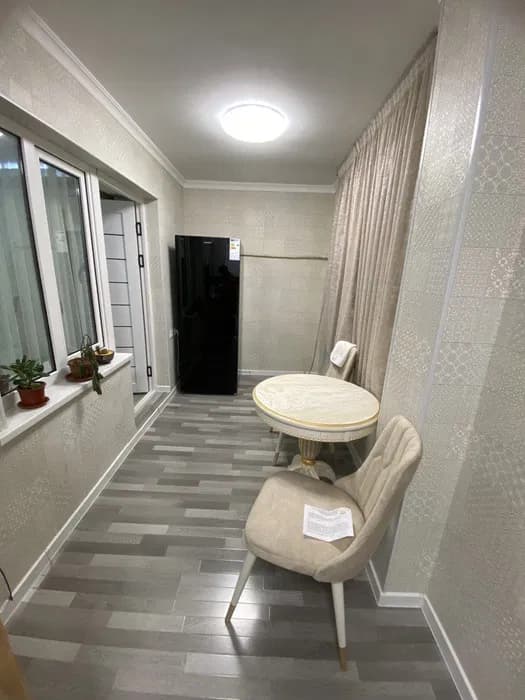 Apartments in Chilanzar 8, near TC Parus. Urgent sale.