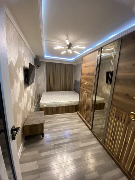 Apartments in Chilanzar 8, near TC Parus. Urgent sale.